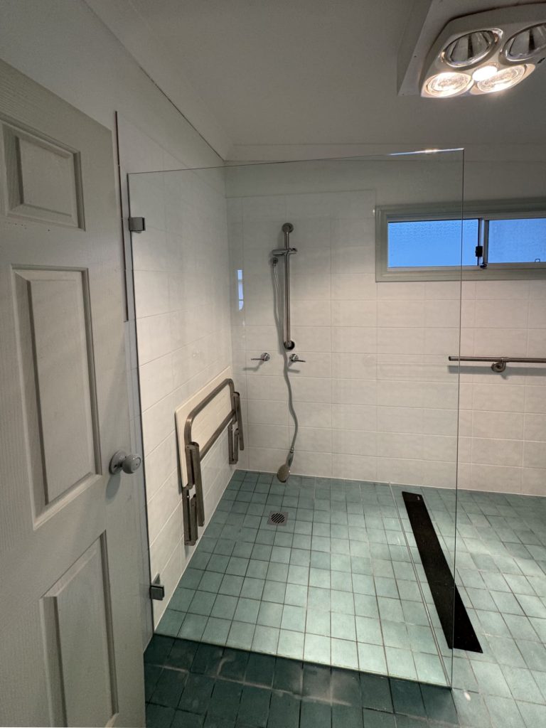Frameless Shower Screen