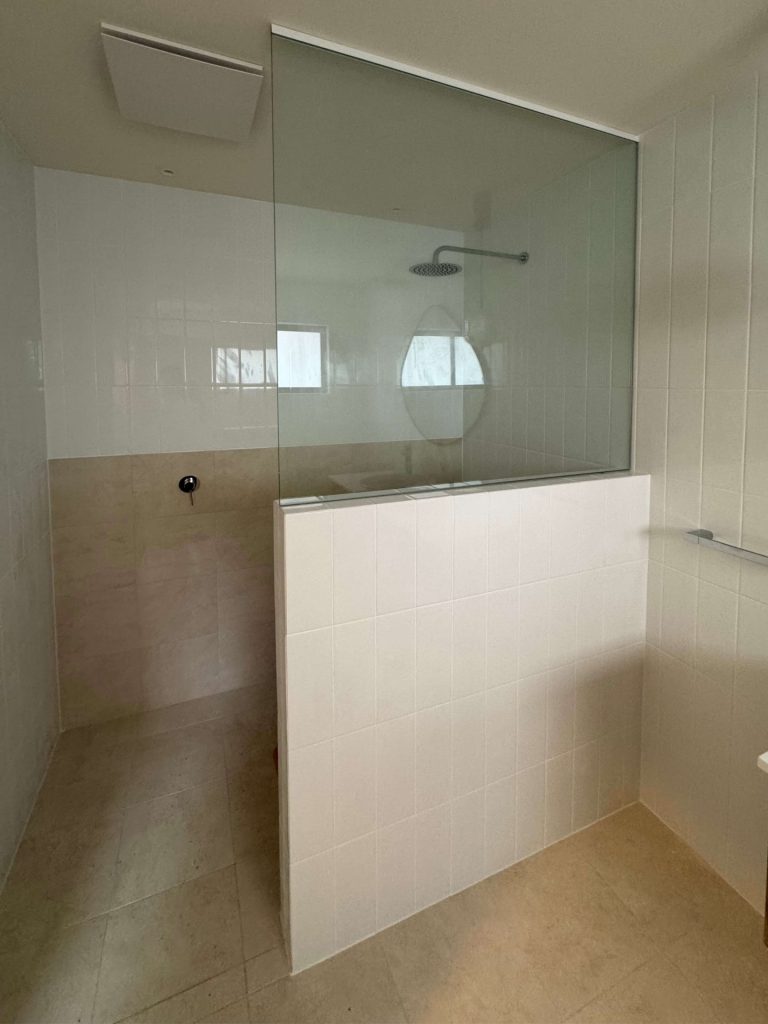 Frameless half wall